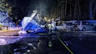 Pożar hali magazynowej na terenie firmy transportowej