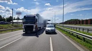 Pomylił zjazd, chciał jechać pod prąd. Zablokowali go inni kierowcy 