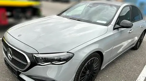 Kradziony mercedes miał trafić z Polski do Dubaju
