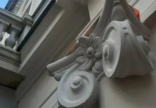"Długo stał obłupany z dawnych dekoracji". Zyska je na nowo 