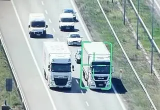 "Wyścig słoni" w oku drona. Kierowca miał cofnięte uprawnienia