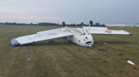 Samolot uderzył w płytę lotniska. Na pokładzie były dwie osoby