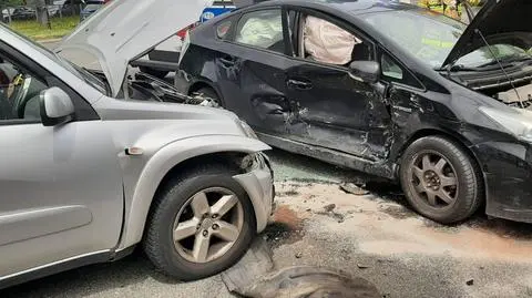 Kolizja na Puławskiej. Utrudnienia po zderzeniu dwóch aut