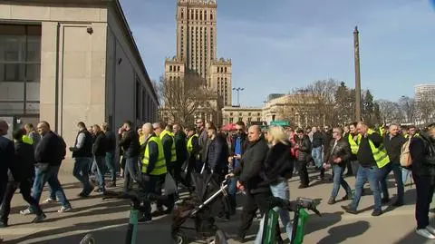 Protest taksówkarzy w centrum Warszawy. Chcą podniesienia stawek za kurs