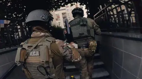 Policja: żądał spłaty fikcyjnego długu, ofiarom groził, że obleje je kwasem