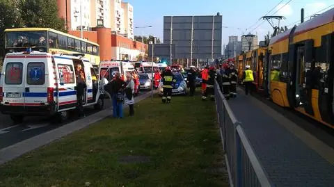 9 osób rannych w zderzeniu trzech tramwajów