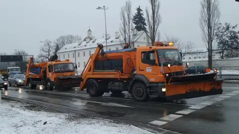 Dlaczego solarka tak długo blokowała pas? "Czekaliśmy na otwarcie serwisu"