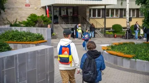 Pierwsza "szkolna" ulica. Ratusz: uczniowie zgłaszali, że droga autem do szkoły bywa dla nich stresująca