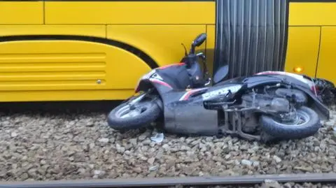 Tramwaje stały po zderzeniu "jedynki" ze skuterem
