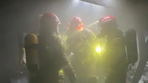 Gasili pożar poddasza, obok doszło do wycieku gazu