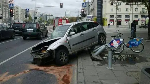 Ford zniszczył stację Veturilo. "Kierowca zasnął za kierownicą"