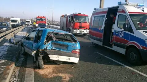 Dziecko w szpitalu po zderzeniu trzech aut
