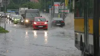 Zalana ulica Wał Miedzeszyński