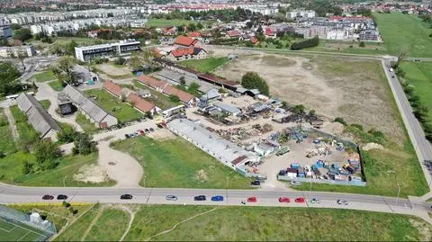Chcą zbudować szkołę na terenie dawnego PGR Lewandów. "Teren popada w coraz większą ruinę"