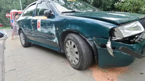Taksówka dachowała na Ochocie