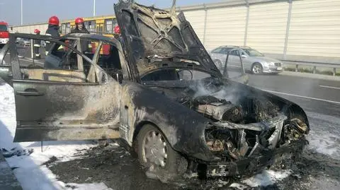 Mercedes spłonął na moście Skłodowskiej-Curie. Korki