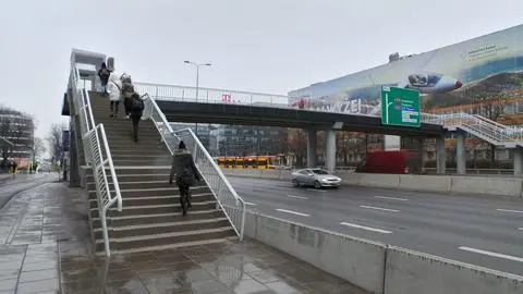 Kładka nad Marynarską w końcu otwarta