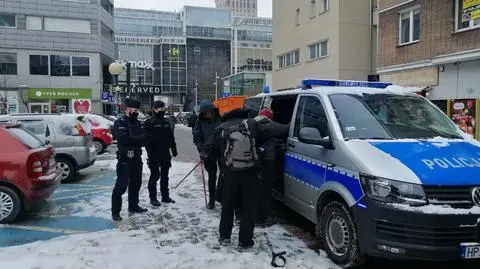 Dzielnicowi rozdawali ciepłą odzież w Śródmieściu