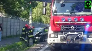 Auto uderzyło w latarnię na Marsa