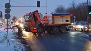 Pług utknął w Alejach Jerozolimskich