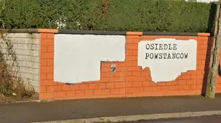 Zamalowali mural na ogrodzeniu osiedla