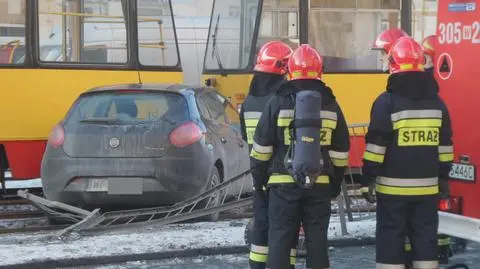 Samochód na torowisku. Grochowską nie jeździły tramwaje