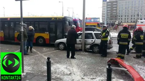 "Po mieście jeździ się wolniej". Mroźny poranek, problemy kierowców 