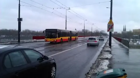 Powrót zimy nie zaskoczył drogowców