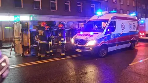 Nie dowiózł świeżego pieczywa. Kolizja samochodu dostawczego