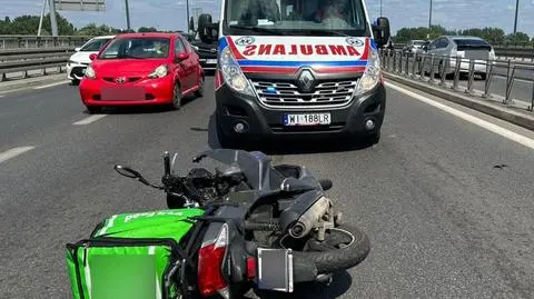 Jechał skuterem, przewrócił się na moście