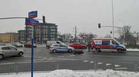 Wypadek na Mokotowie. Skuter zderzył się z fordem