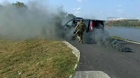 Uszkodzone auto, strzały i ewakuacja. Pokaz BOR nad Wisłą