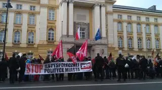 Protestujący przed kancelarią premiera