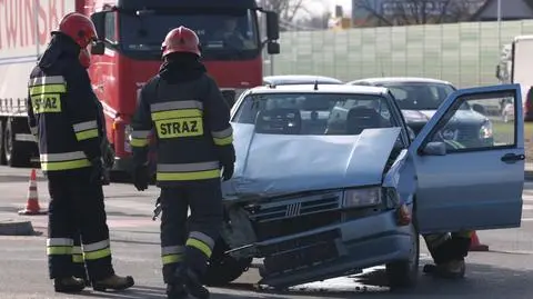 Zderzenie citroena z fiatem. Pomagali strażacy