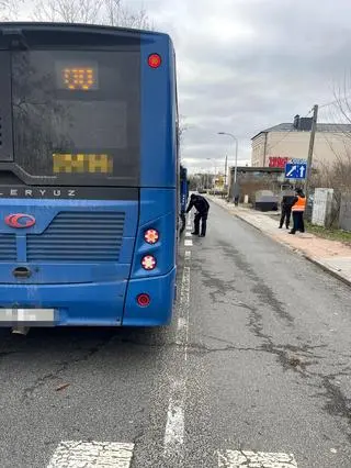 Policjanci skontrolowali stan techniczny autobusów