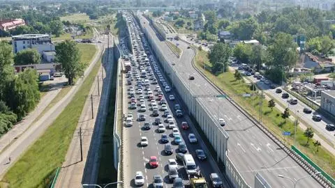 Korek na moście Północnym po zderzeniu sześciu aut