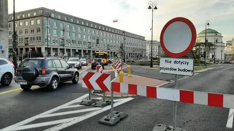 Pierwszy dzień utrudnień na placu Trzech Krzyży 
