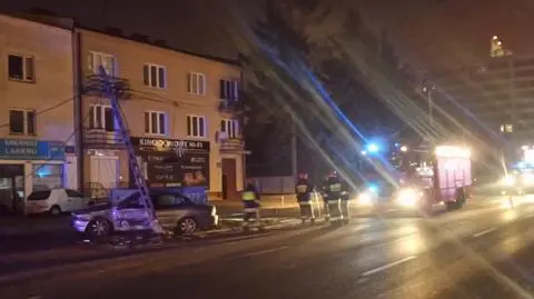 "Słup energetyczny wisi na jaguarze". Bez prądu kilka domów 