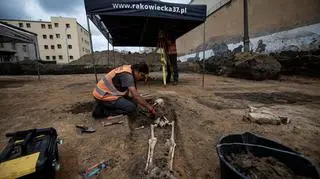 Specjaliści IPN odnaleźli szczątki ludzkie na terenie dawnego więzienia