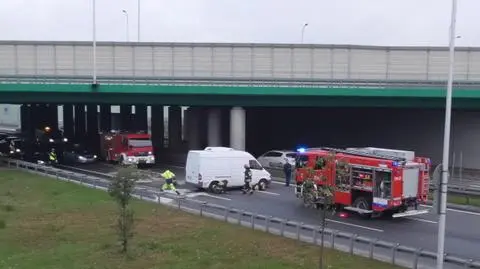 Bus na boku pod mostem Północnym. Korki