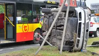 Zderzenie autobusu miejskiego z samochodem