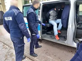 Mężczyzna jest podejrzany o atak na policjantów z użyciem noża i siekiery