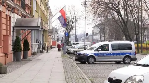 Pijany kierowca uszkodził 10 samochodów. Prokurator przedstawił mu dwa zarzuty