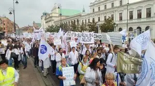 Służba zdrowia protestuje w Warszawie