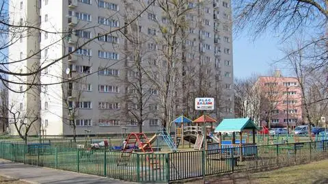 Zamiast placu zabaw na podwórku stanie blok