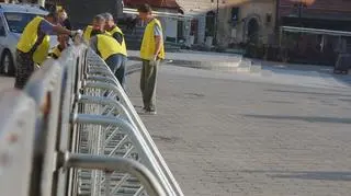 Przygotowania do miesięcznicy