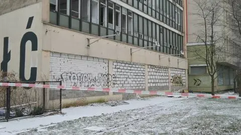 Opuszczona uczelnia zamurowana. "Rektor nie odbiera korespondencji"