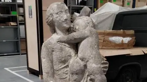 Rzeźba "Macierzyństwo" w magazynie MSN