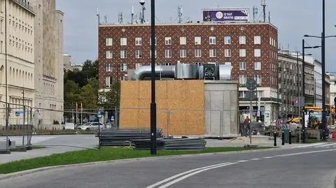 Miał być subtelny pawilon, na razie wygląda jak bunkier