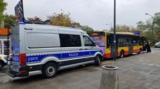 Wypadek z udziałem autobusu miejskiego na Grochowie